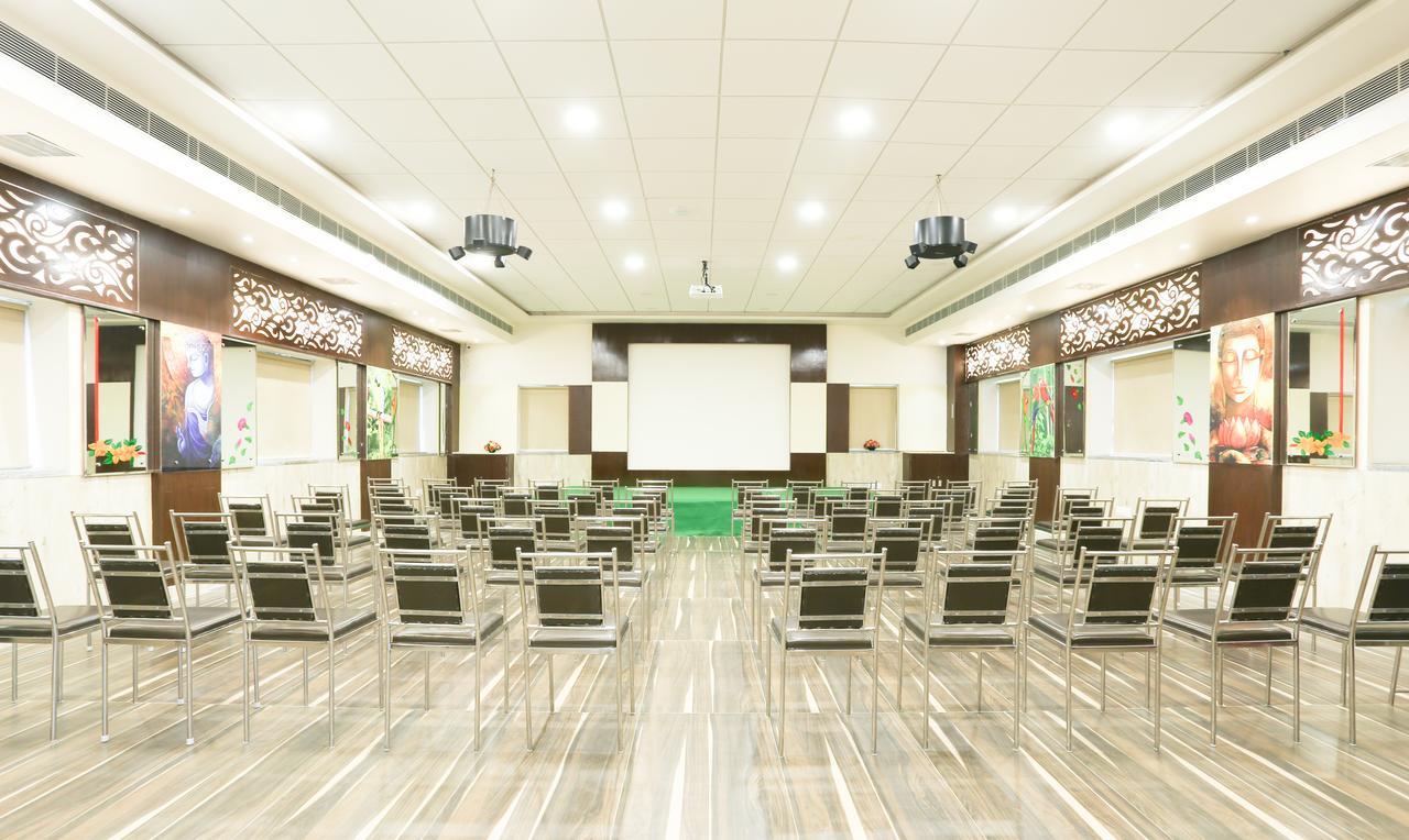 Treebo C Plaza Hotel Vijayawāda Exterior foto