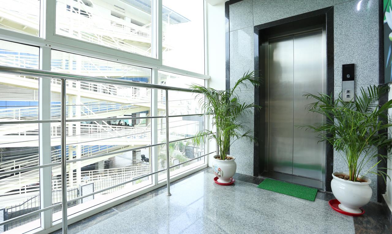Treebo C Plaza Hotel Vijayawāda Exterior foto