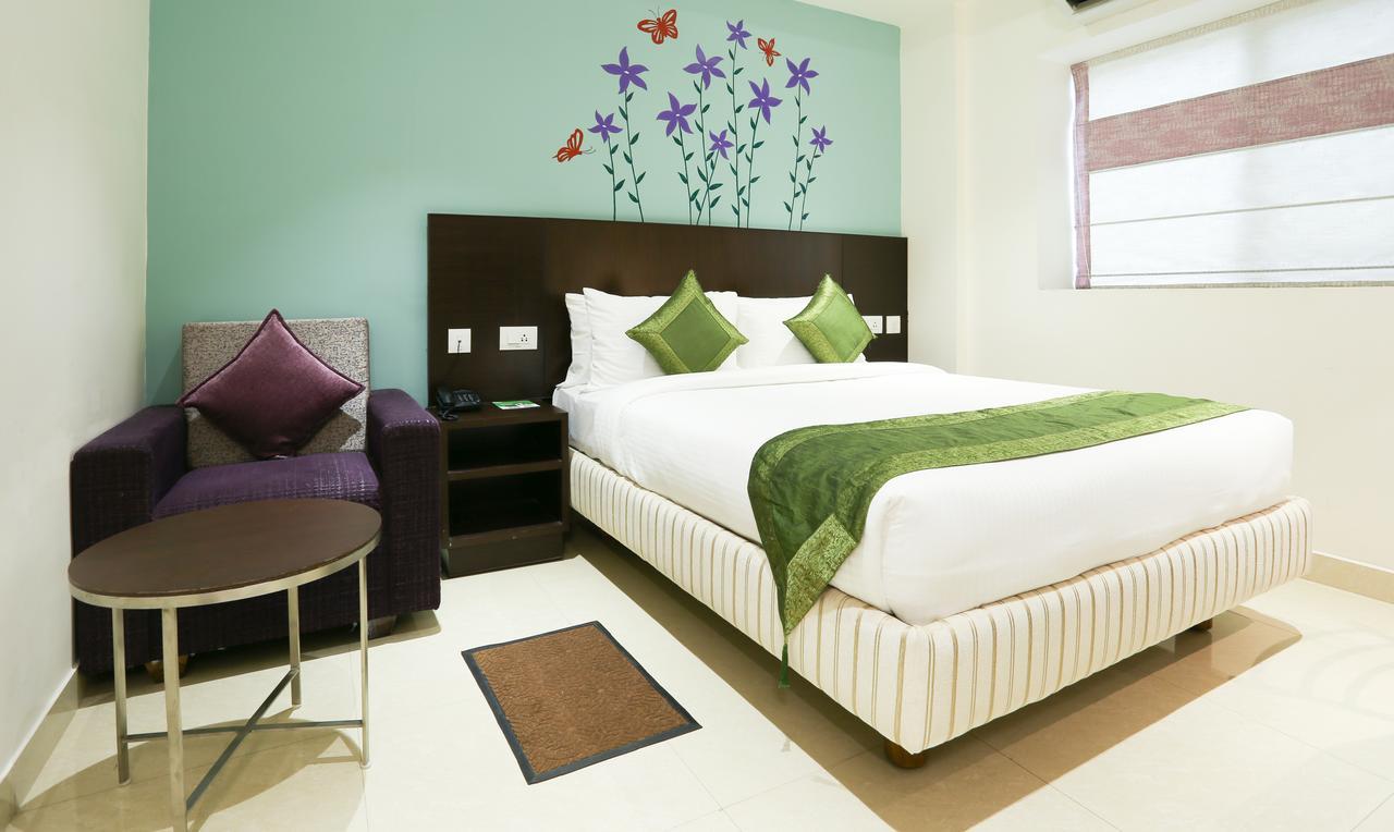 Treebo C Plaza Hotel Vijayawāda Exterior foto