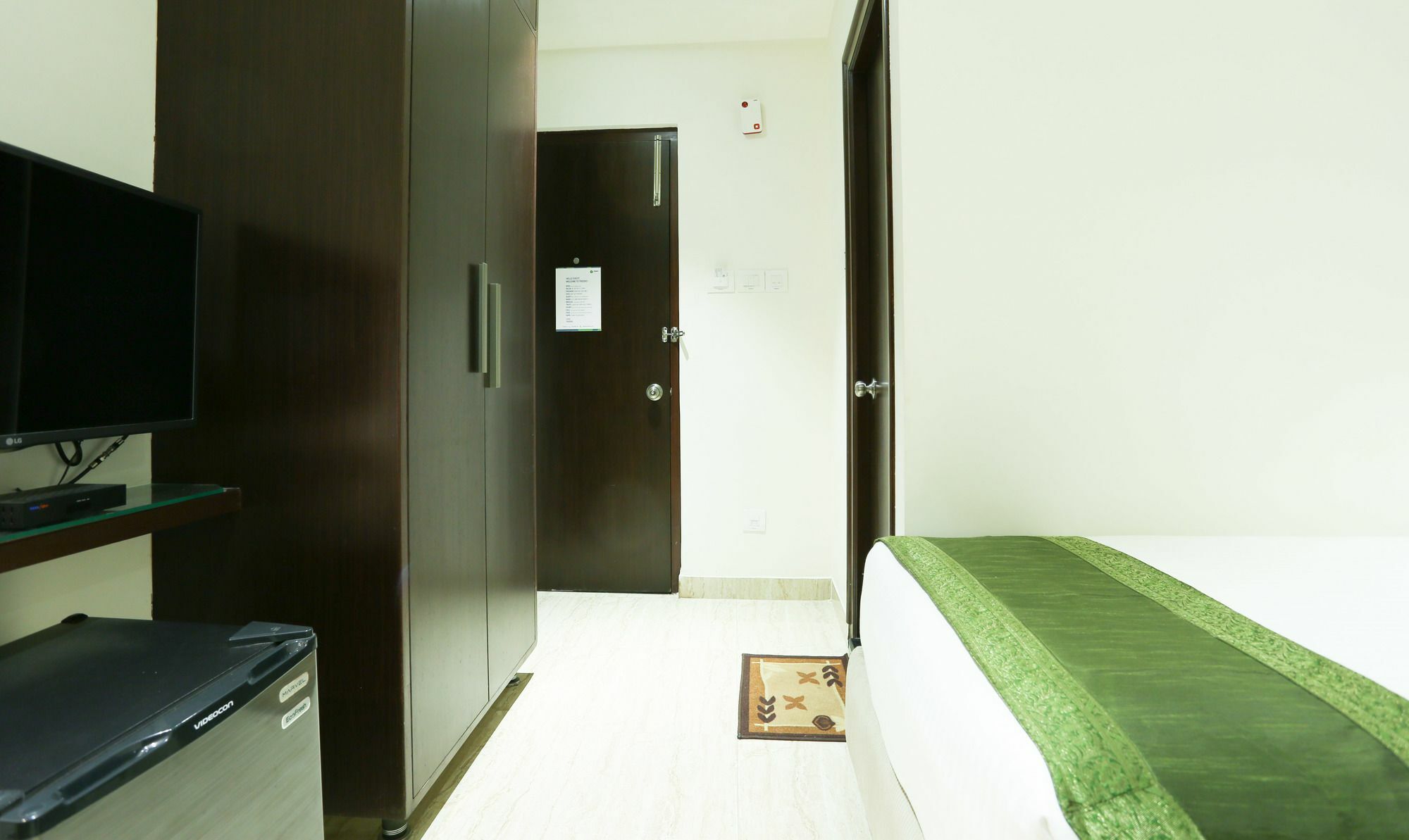 Treebo C Plaza Hotel Vijayawāda Exterior foto
