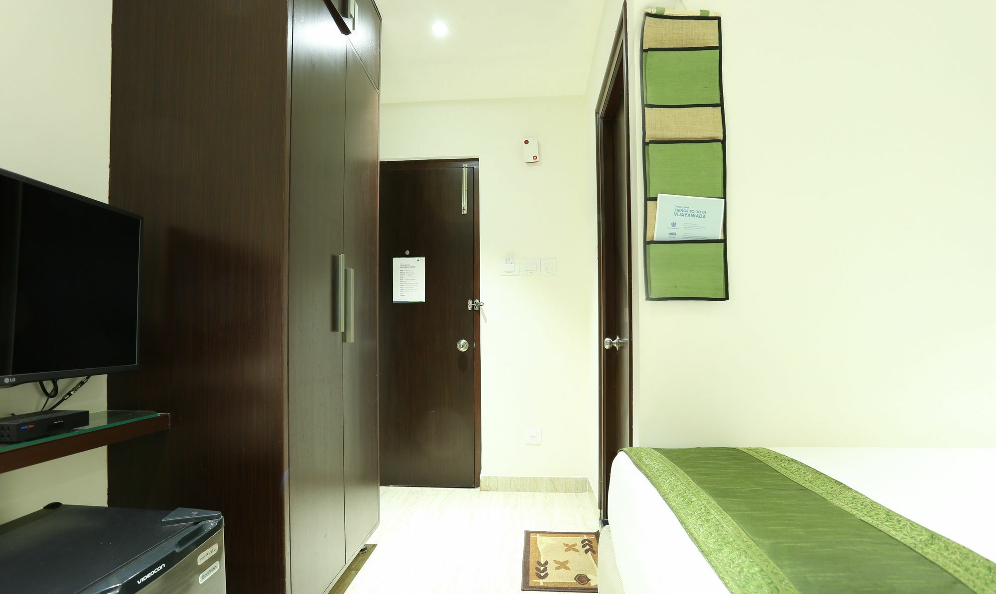 Treebo C Plaza Hotel Vijayawāda Exterior foto